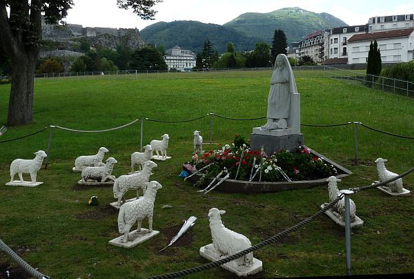 10726-1223-p1070008--lourdes